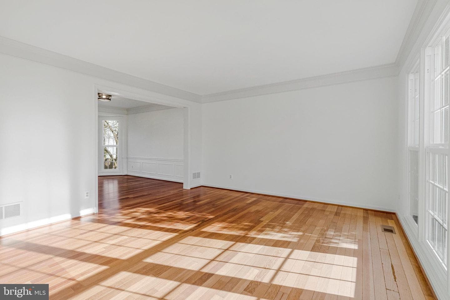 714 Clairmont Court NE photo 4