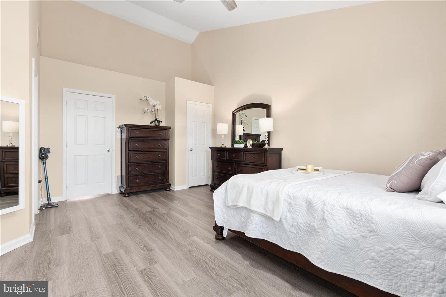 21314 Lord Nelson Terrace photo 17