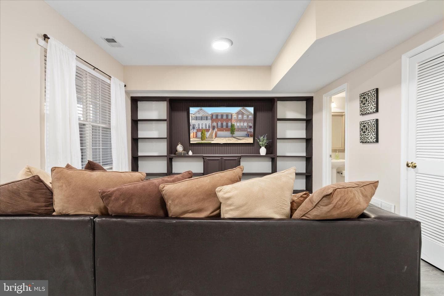 21314 Lord Nelson Terrace photo 23