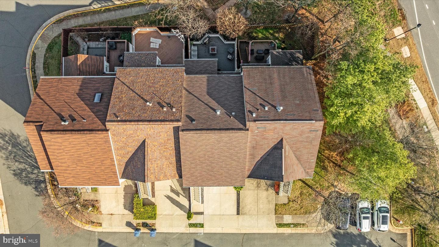 21314 Lord Nelson Terrace photo 36