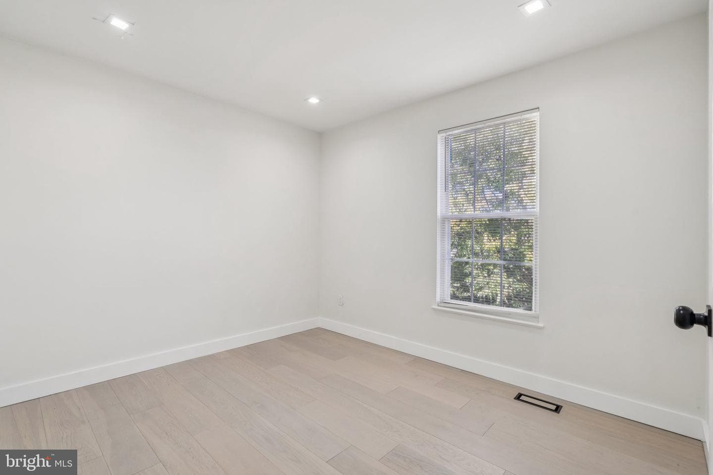 43501 Postrail Square photo 27