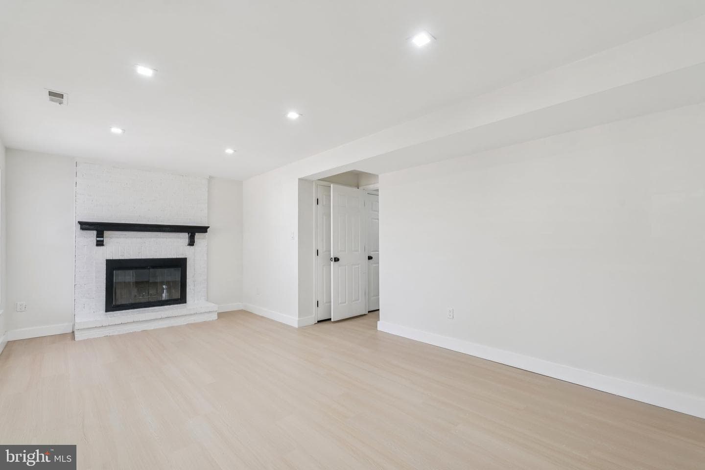 43501 Postrail Square photo 30