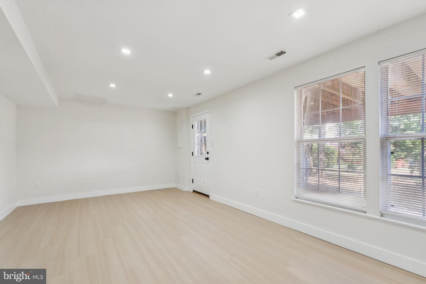 43501 Postrail Square photo 32
