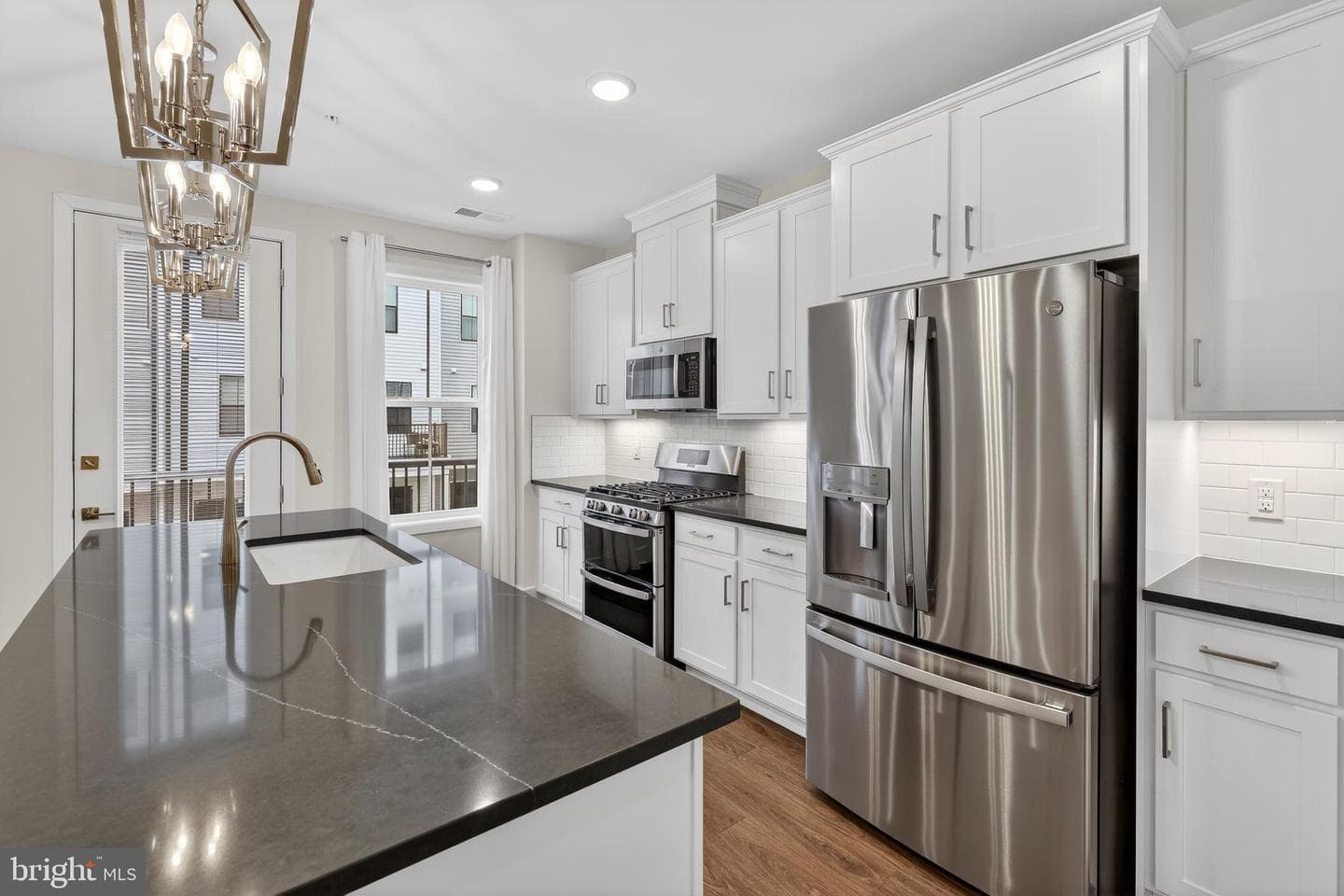 21805 Croxley Terrace photo 2