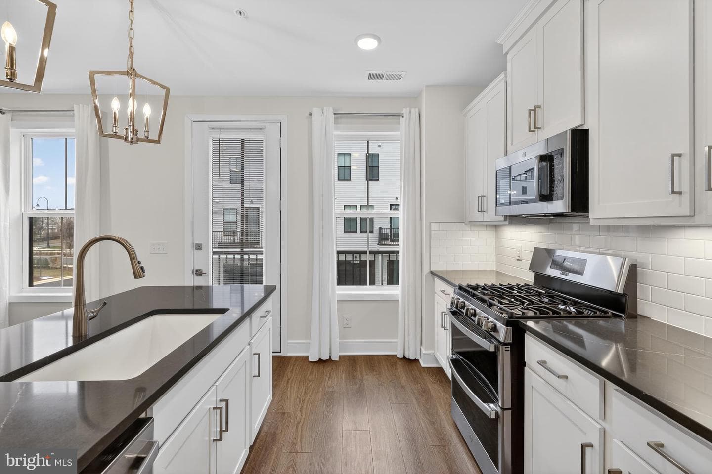 21805 Croxley Terrace photo 3