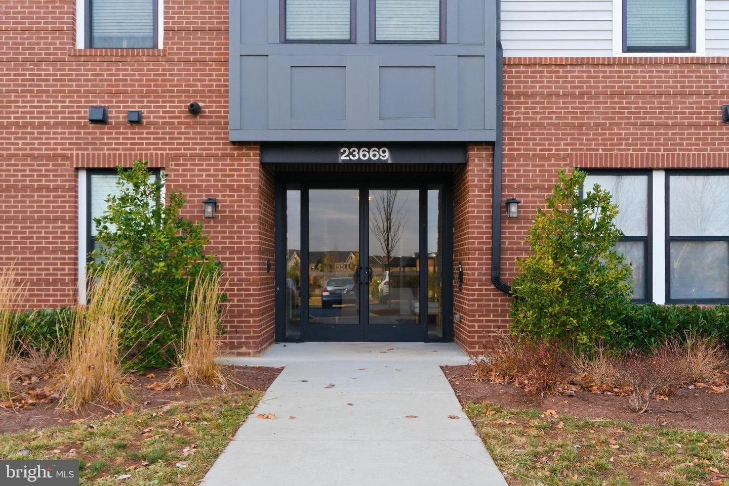 23669 Golden Embers Square #303 photo 3