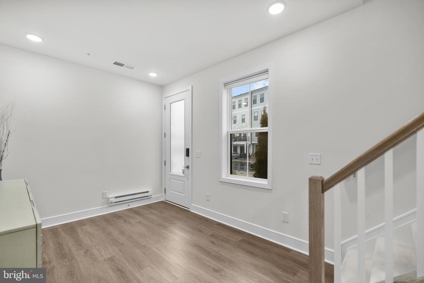 43255 Farringdon Square photo 6