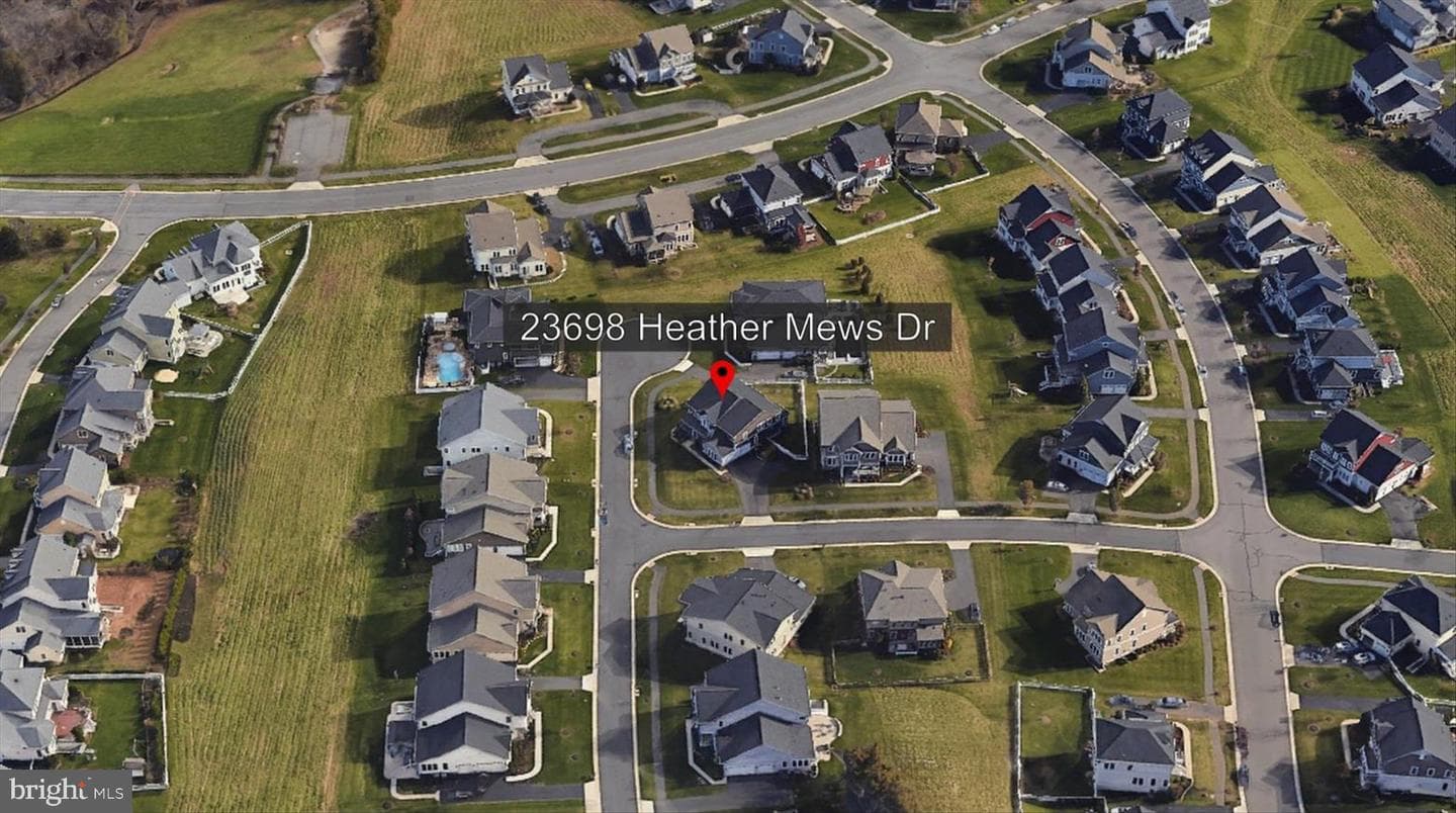 23698 Heather Mews Drive photo 2