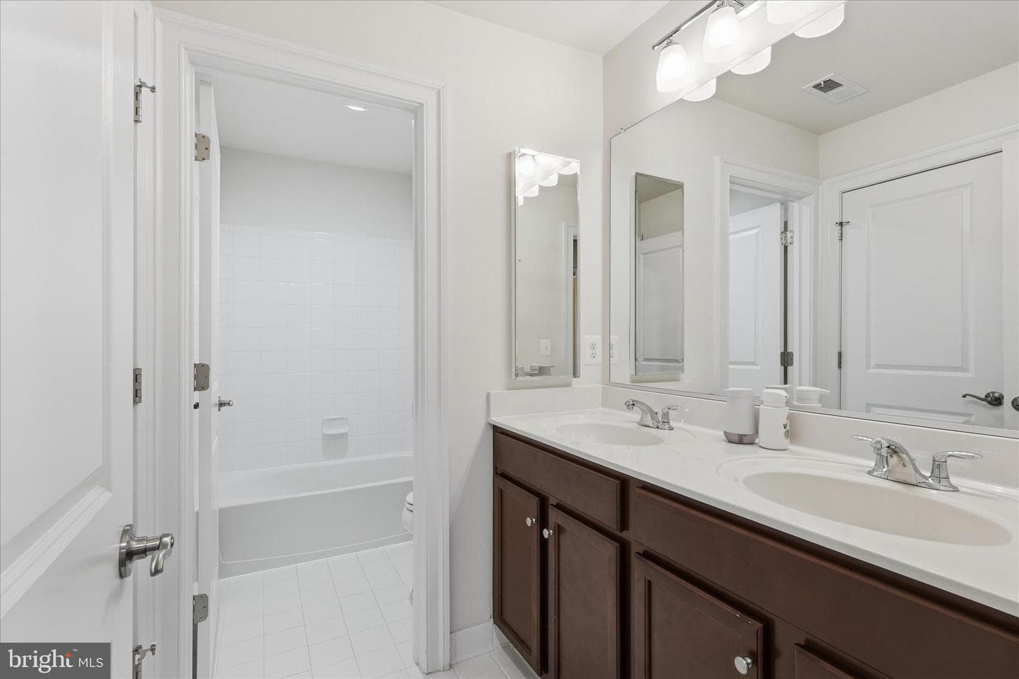 23698 Heather Mews Drive photo 36
