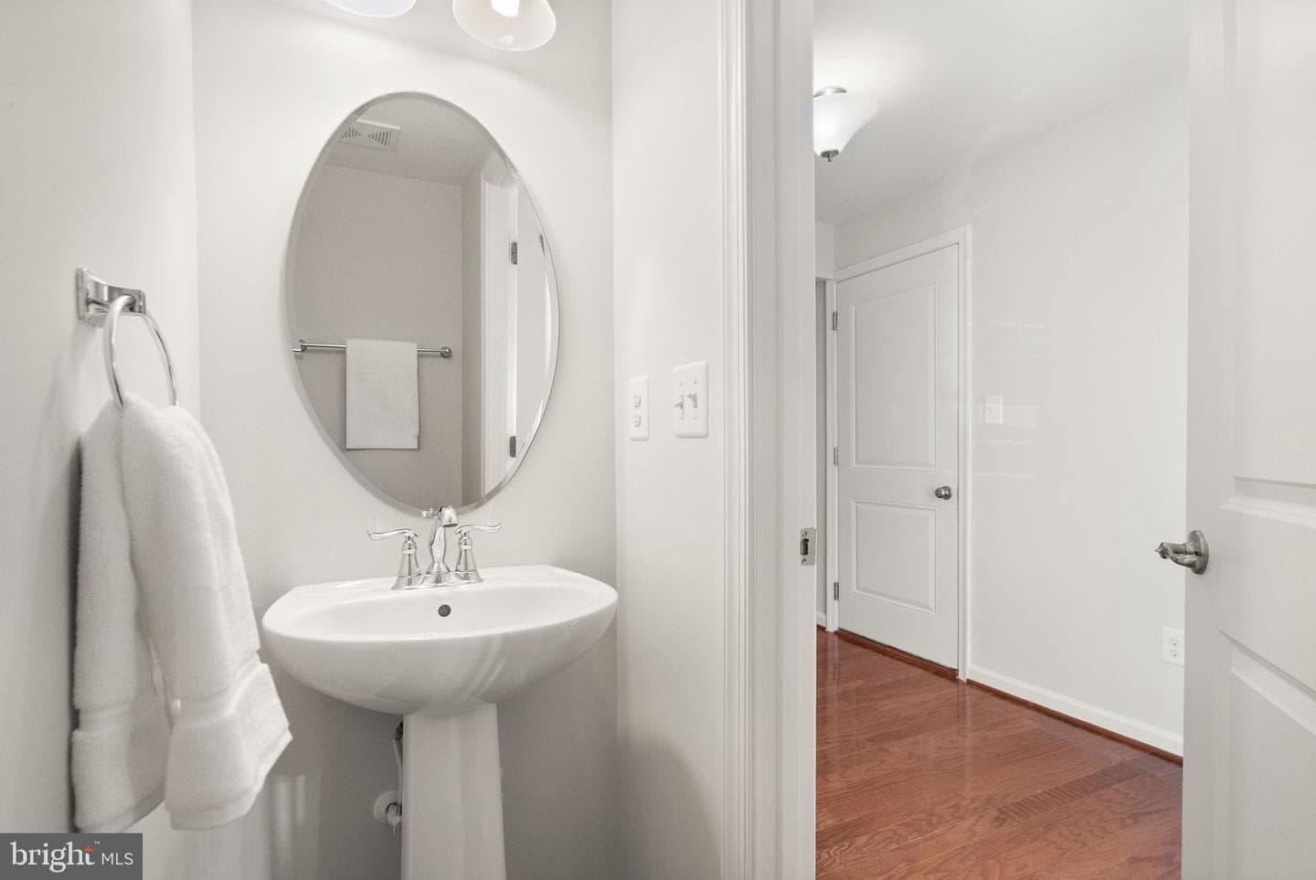 41688 Mcmonagle Square photo 11