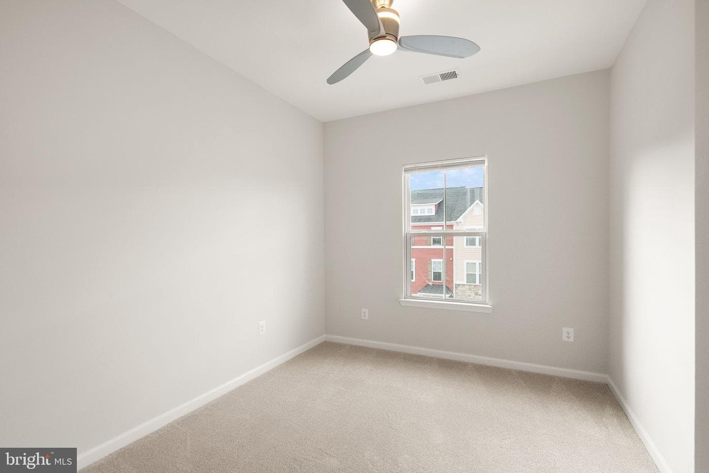 41688 Mcmonagle Square photo 48