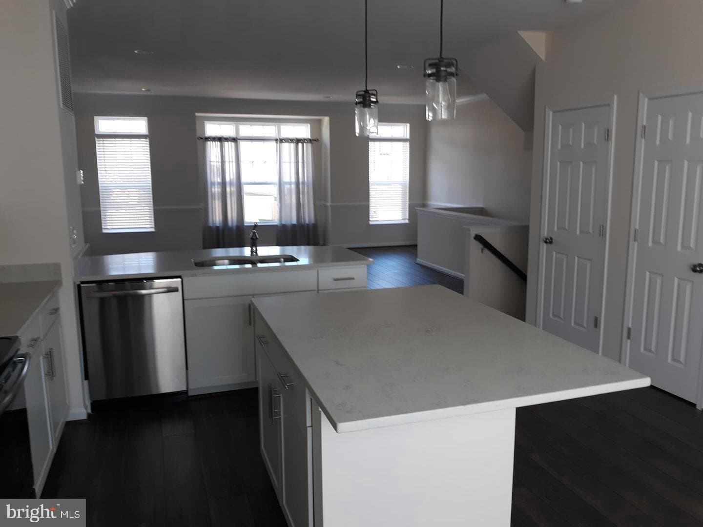 220 Apsley Terrace photo 3