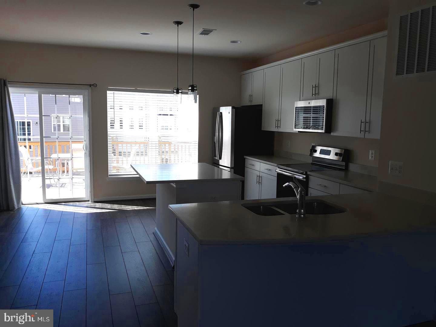 220 Apsley Terrace photo 9