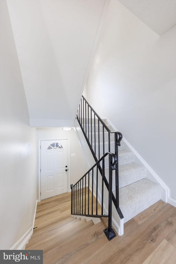 982 Holborn Court photo 13