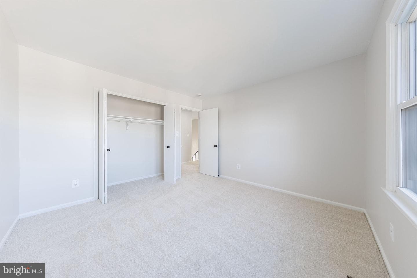 982 Holborn Court photo 16