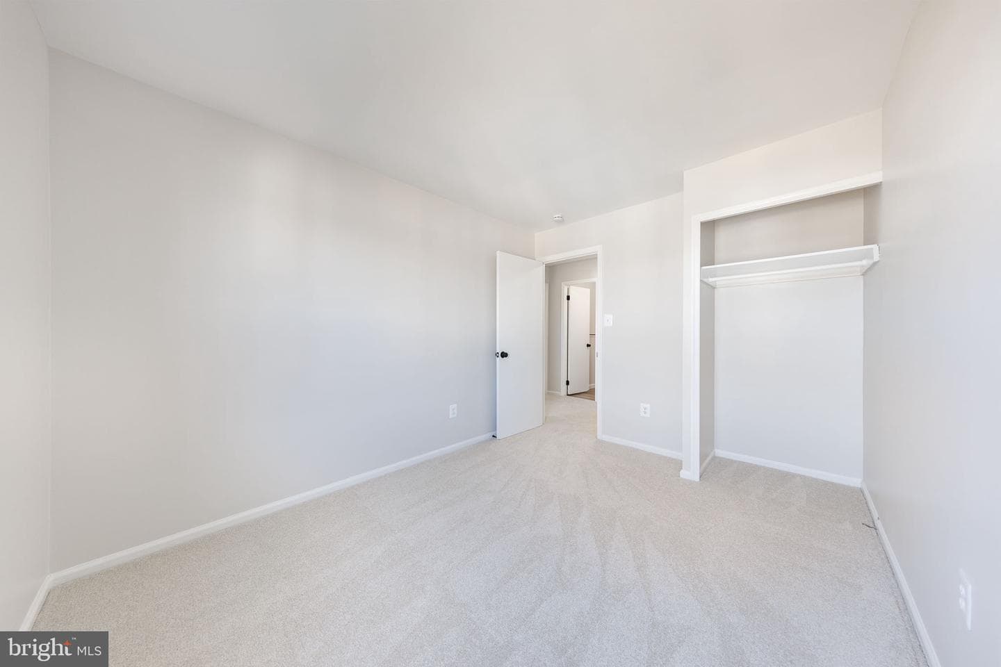 982 Holborn Court photo 18