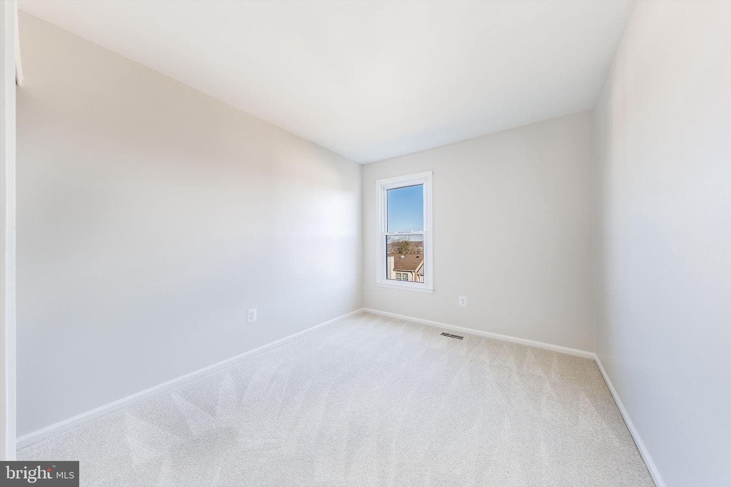 982 Holborn Court photo 19