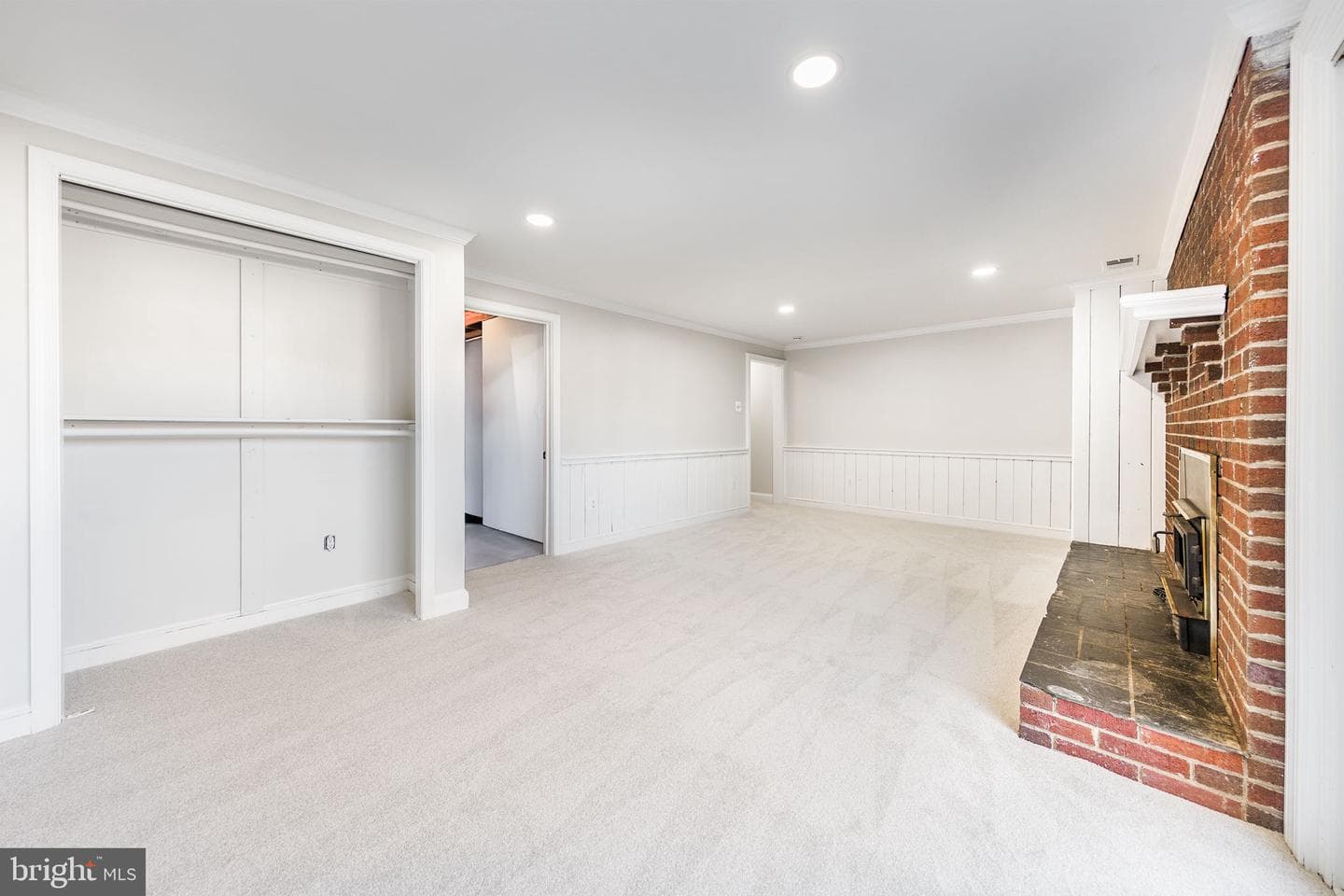 982 Holborn Court photo 23