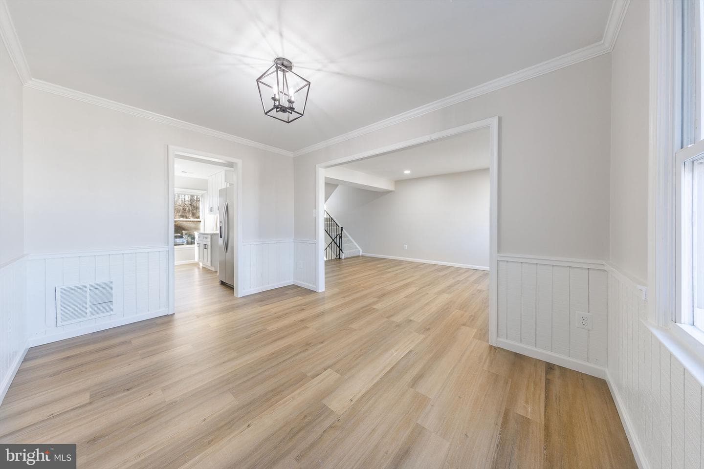 982 Holborn Court photo 8