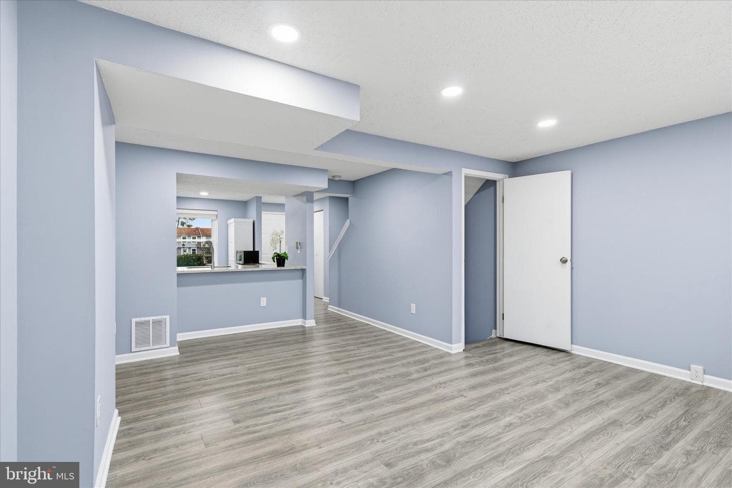 307 Brethour Court photo 12