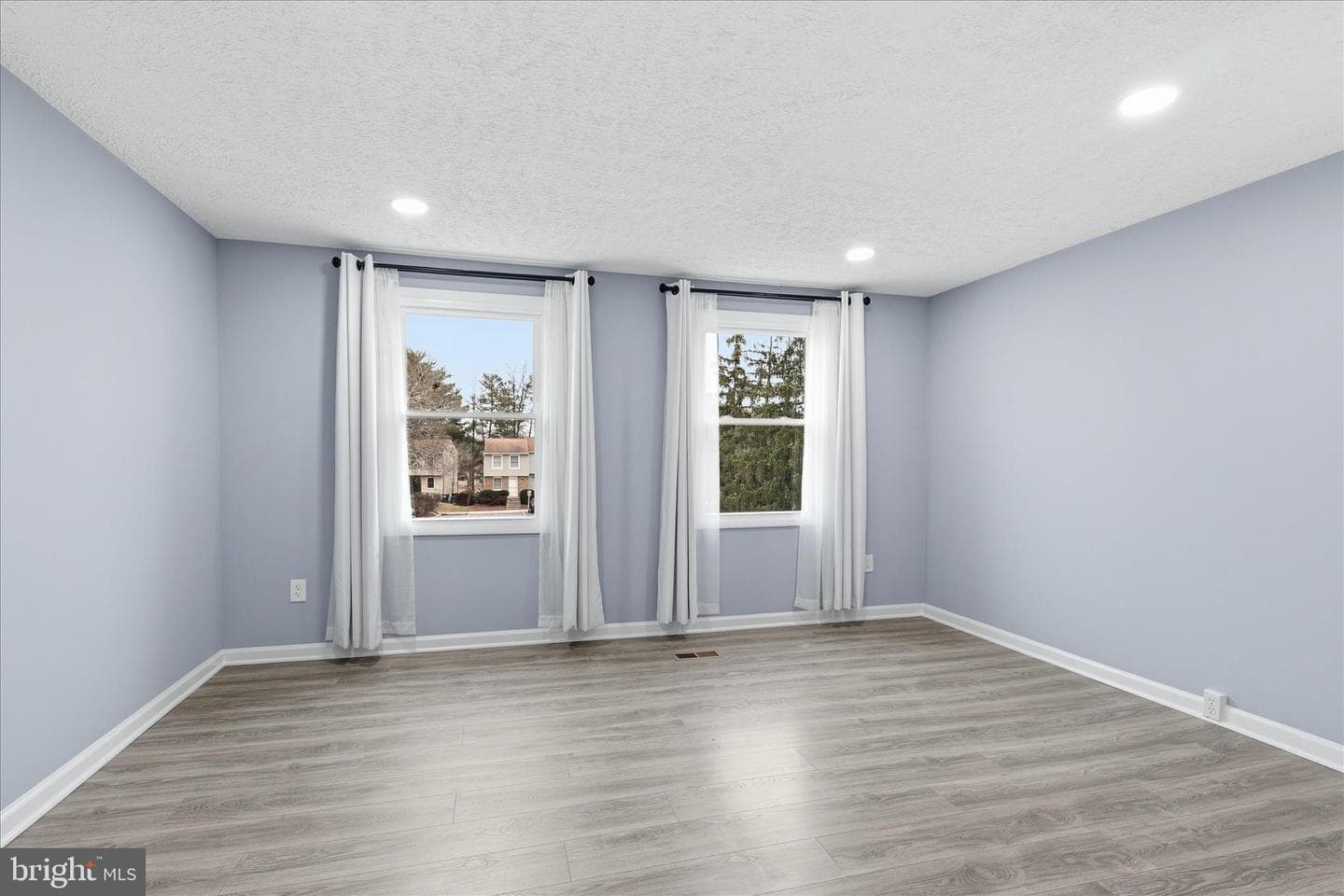 307 Brethour Court photo 16