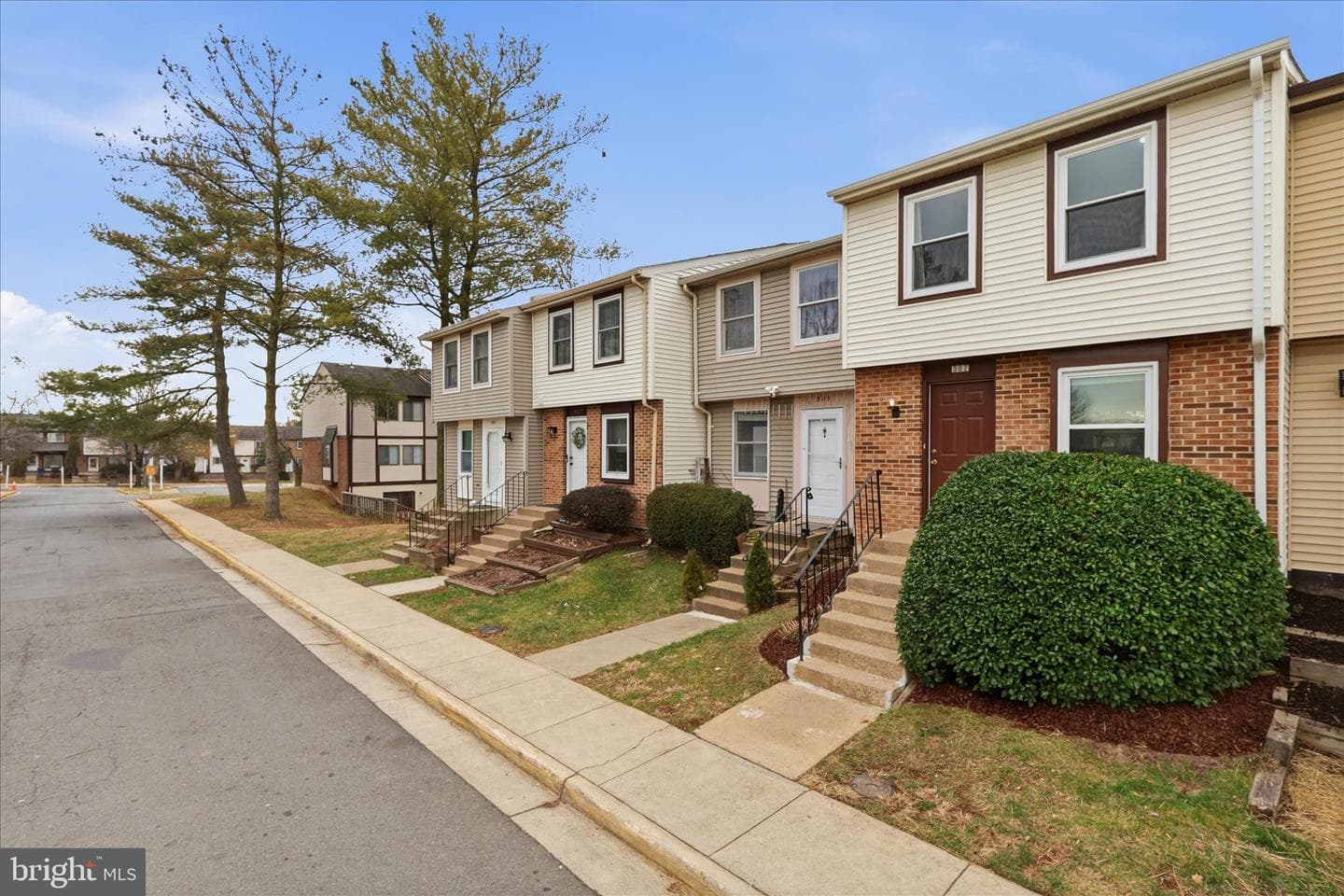 307 Brethour Court photo 2