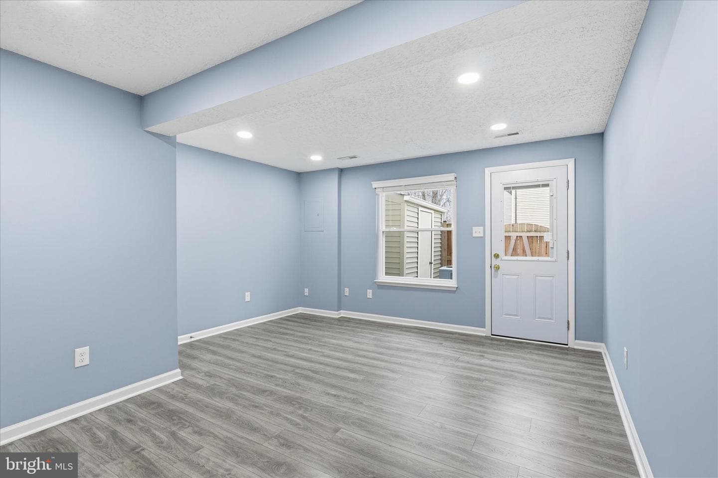 307 Brethour Court photo 25