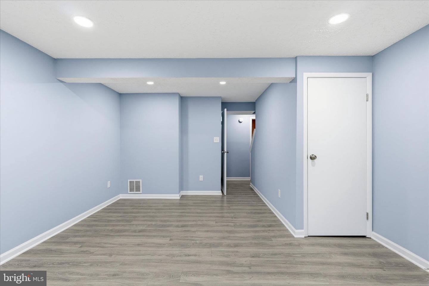 307 Brethour Court photo 26