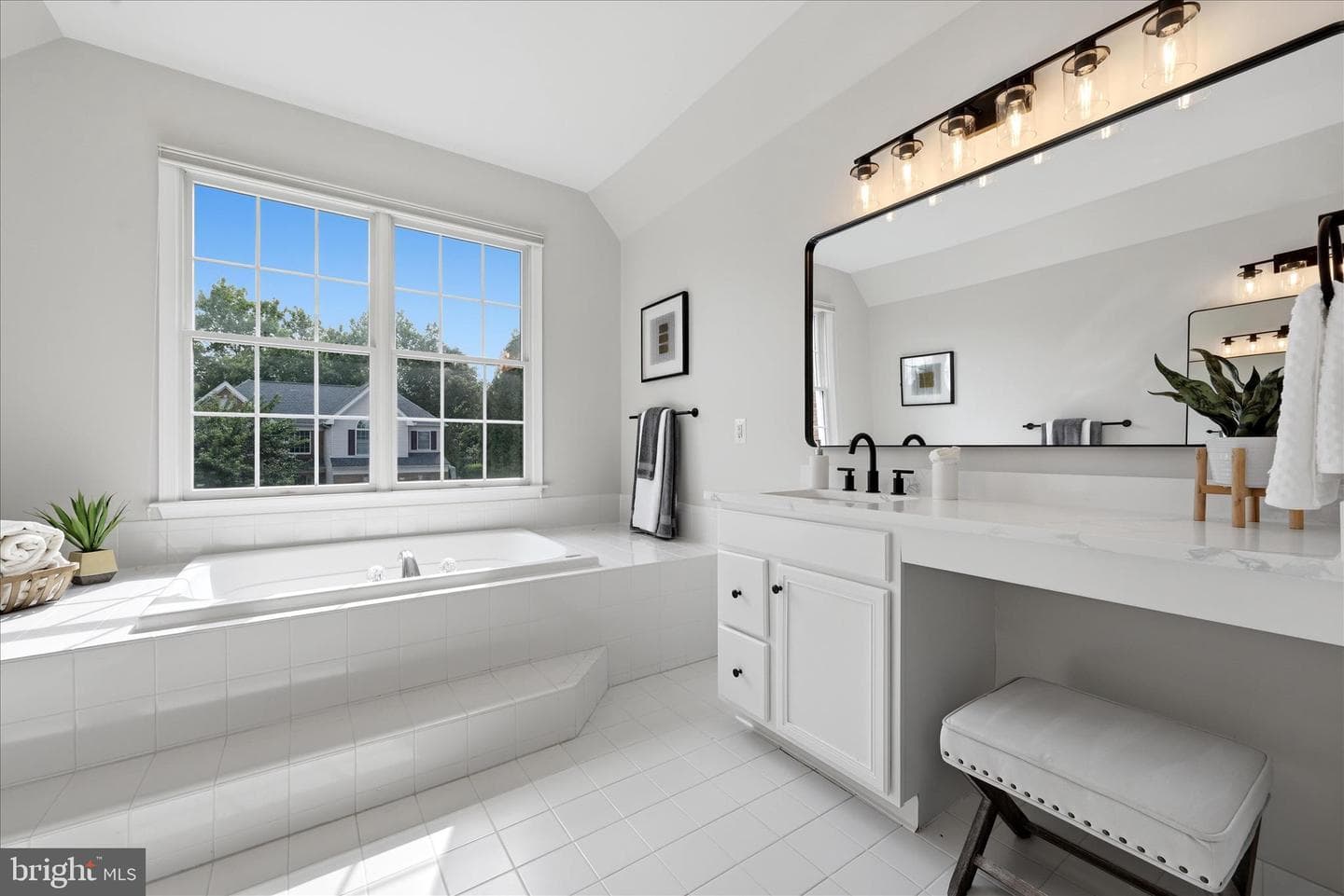 22806 Oatlands Grove Place photo 35
