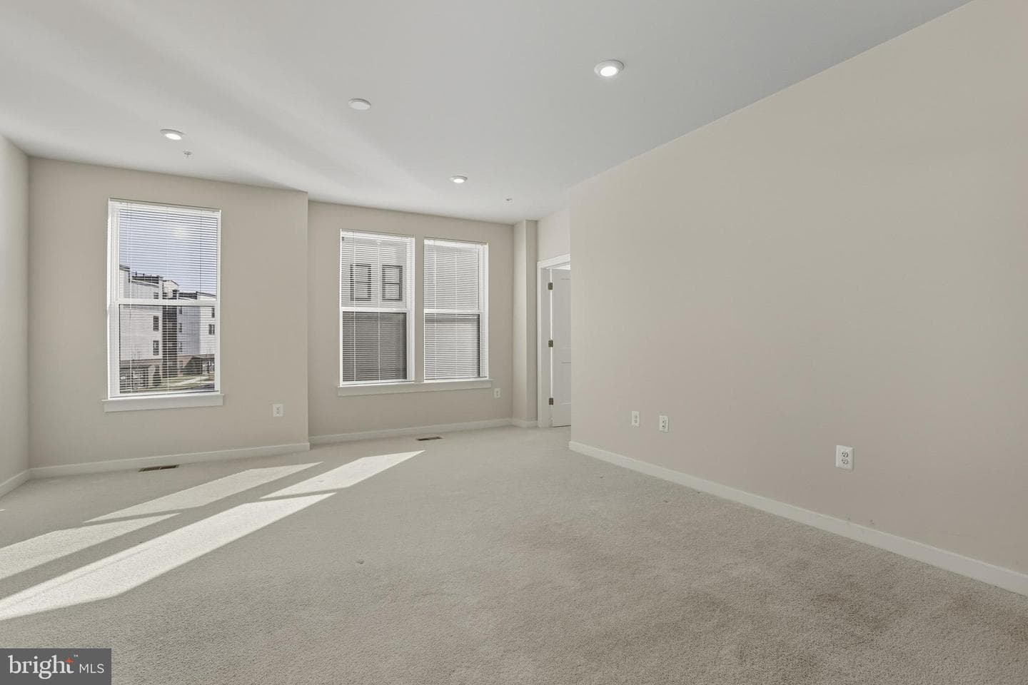 20280 Newfoundland Square photo 17