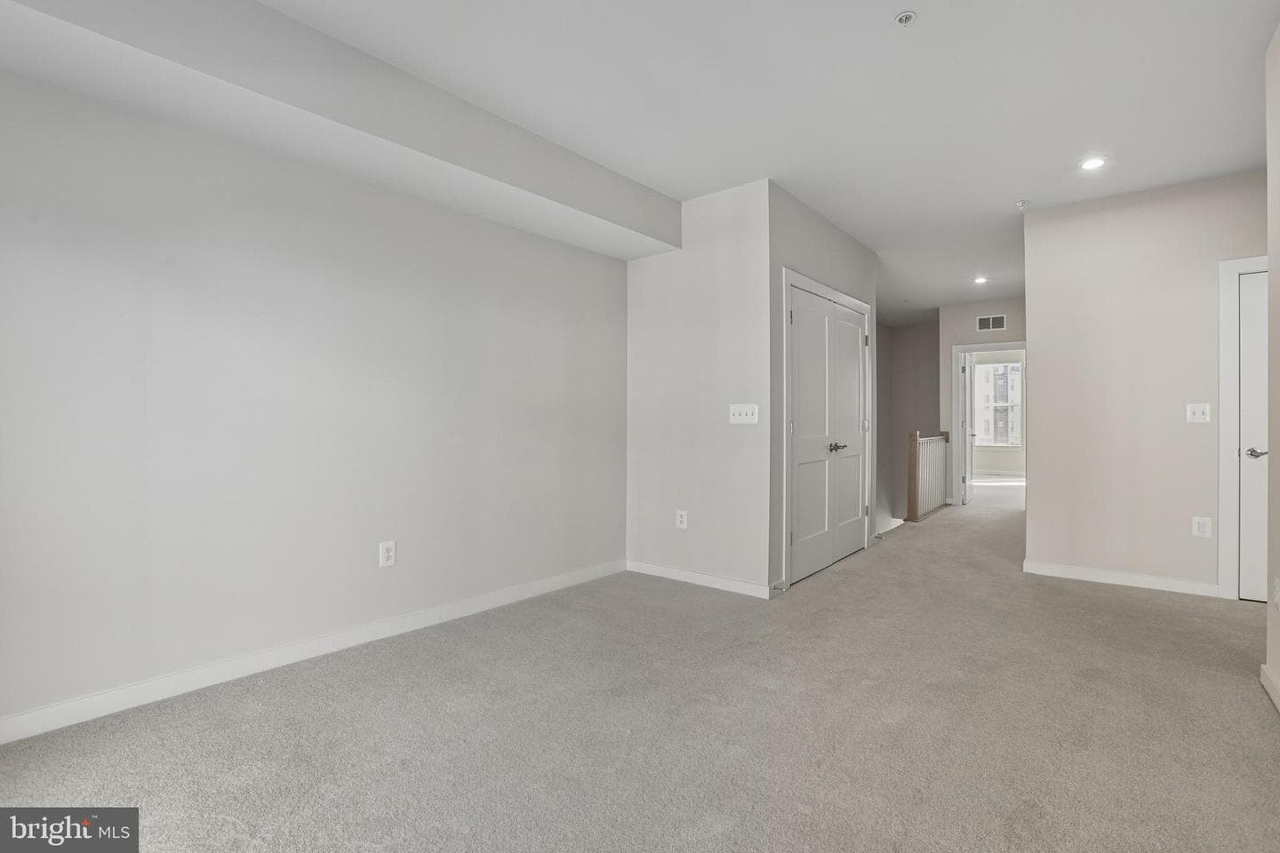 20280 Newfoundland Square photo 19