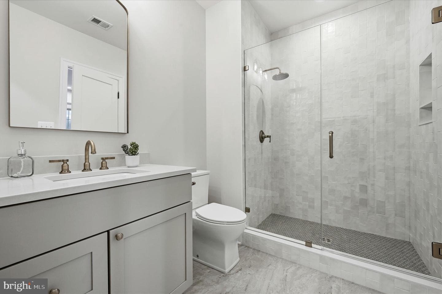 22597 Redhill Manor Court photo 80