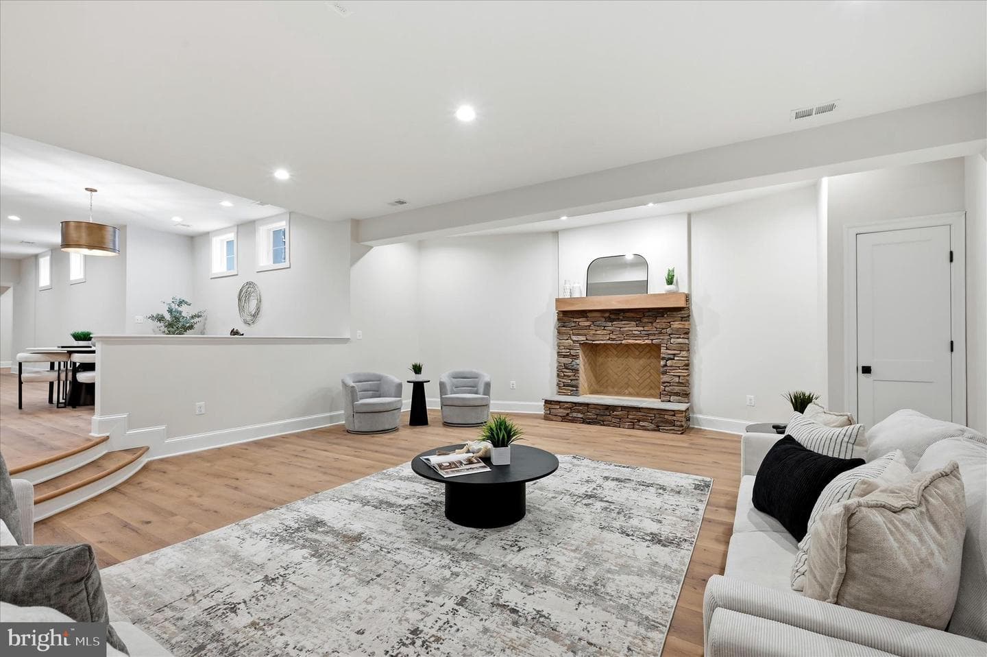 22597 Redhill Manor Court photo 97
