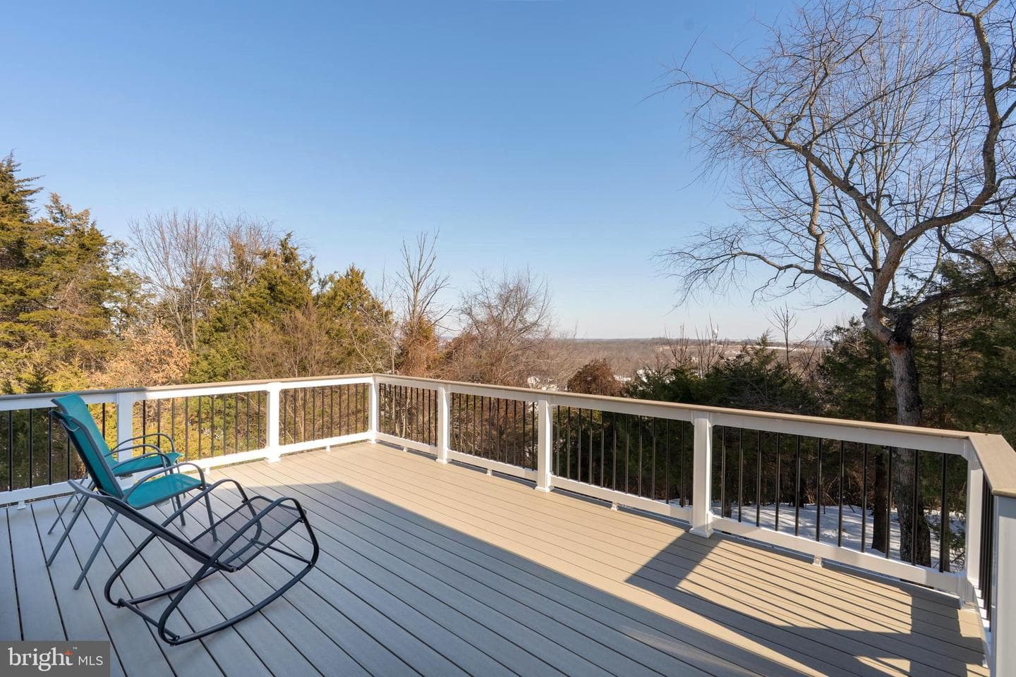 622 Curtin Place SE photo 2