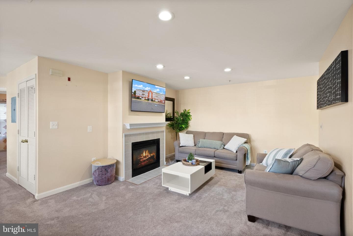 521 Constellation Square SE #E photo 3