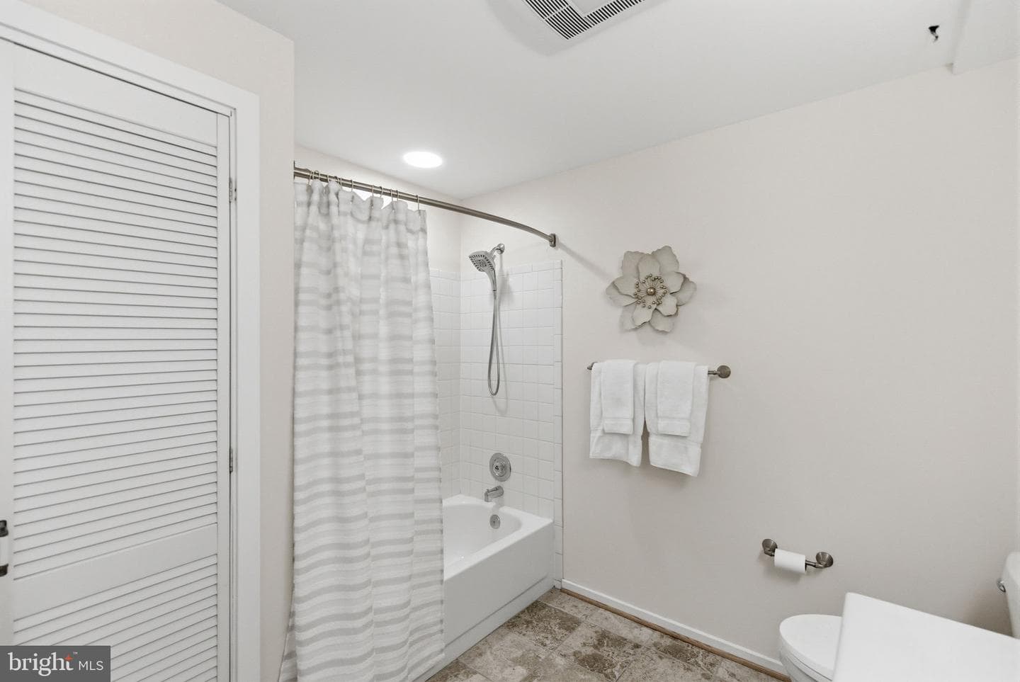 5 Wiltshire Court E photo 35