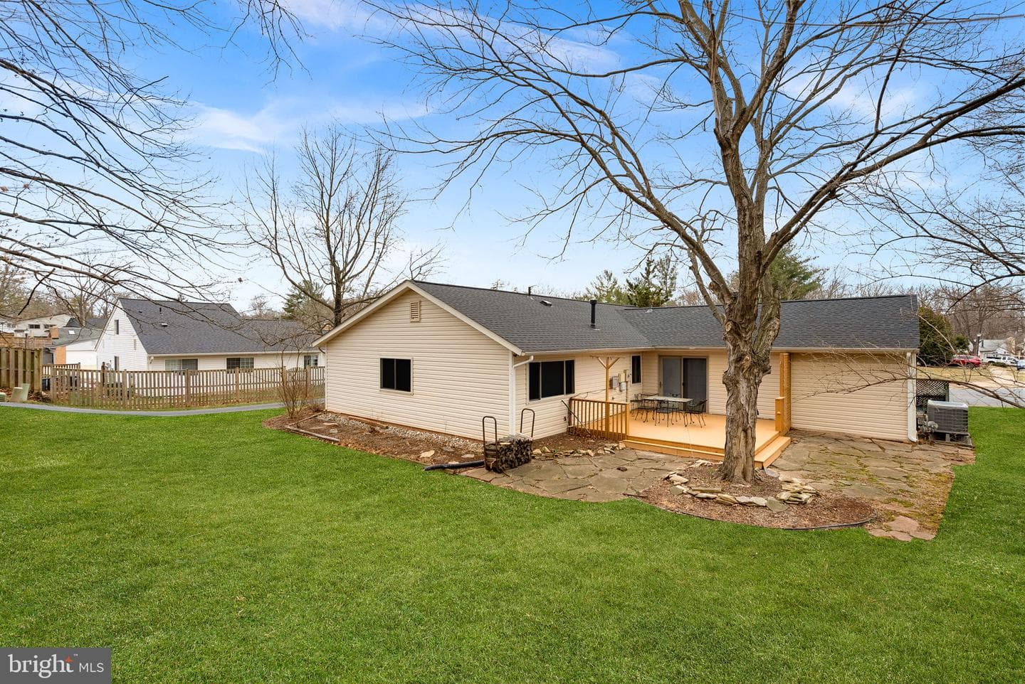 103 E Meadowland Lane photo 38