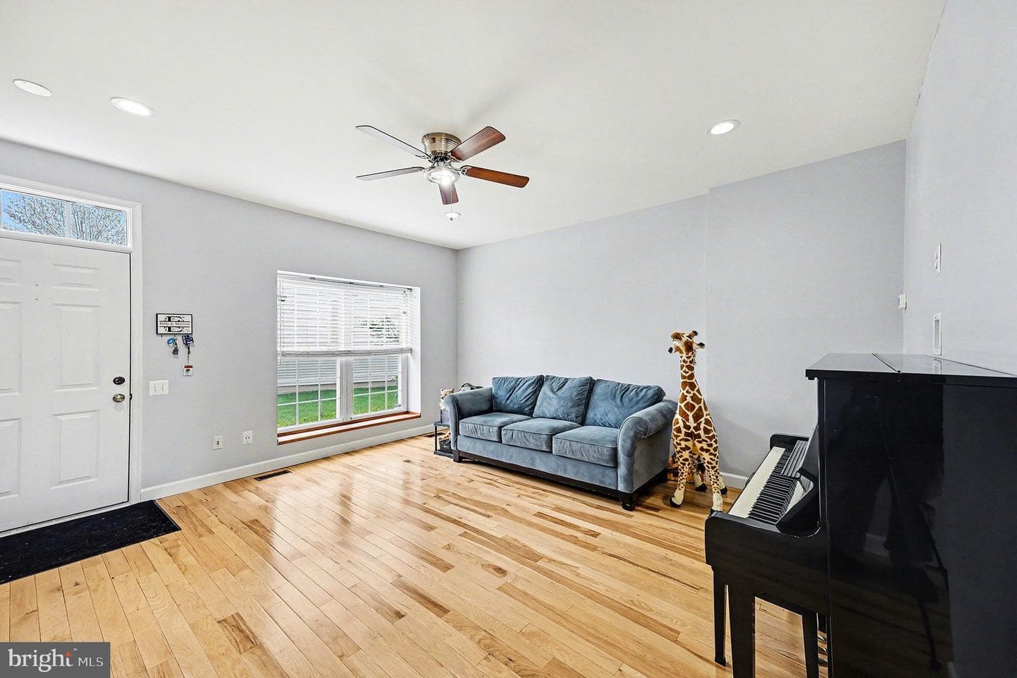 122 Carnaby Way NE photo 2