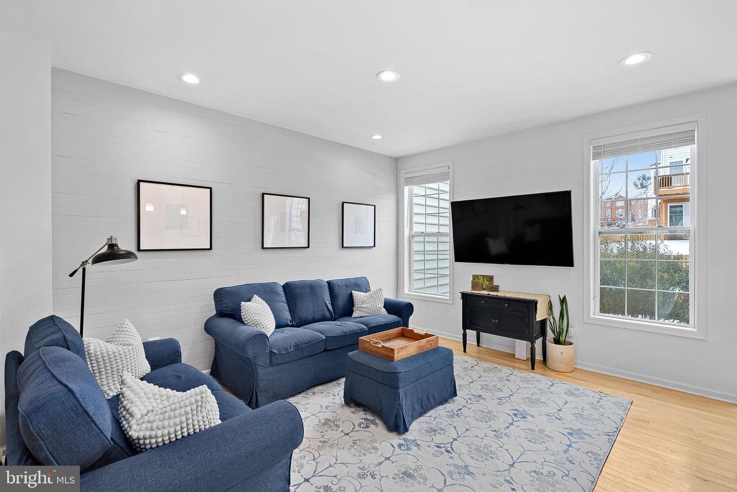 303 Dublin Square photo 12