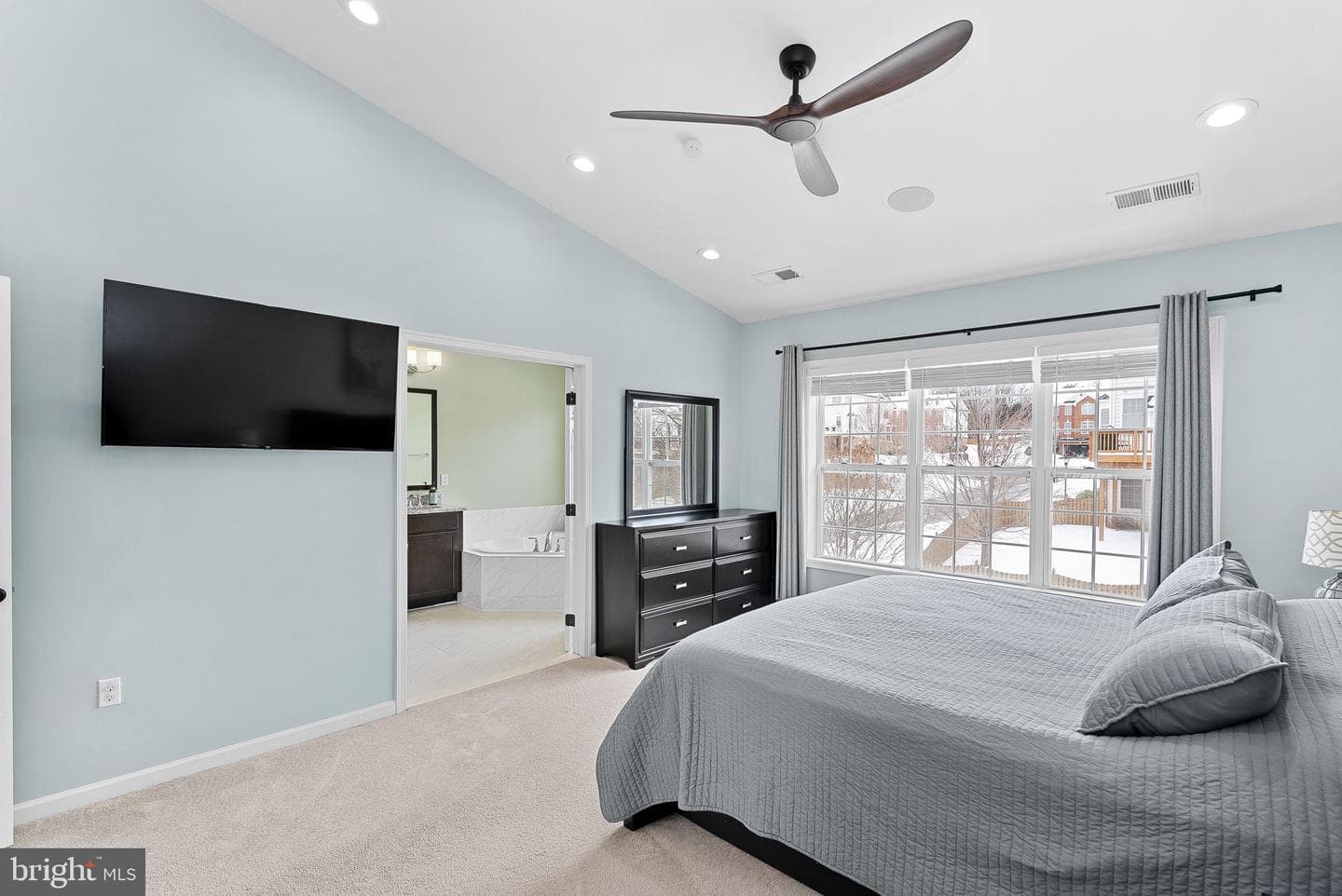 303 Dublin Square photo 17