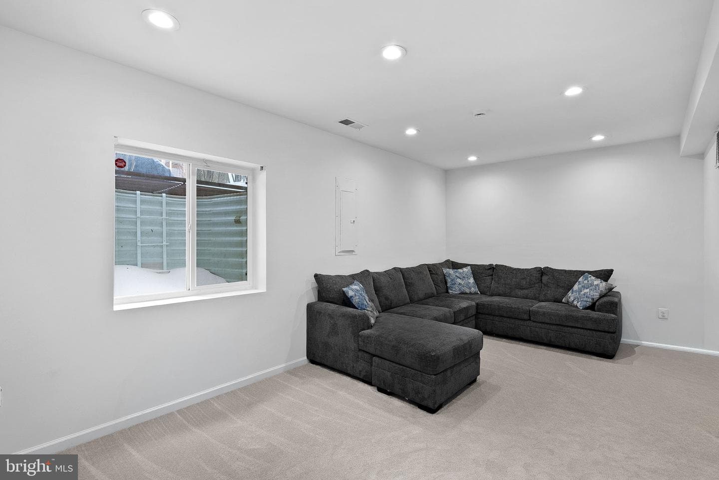 303 Dublin Square photo 29