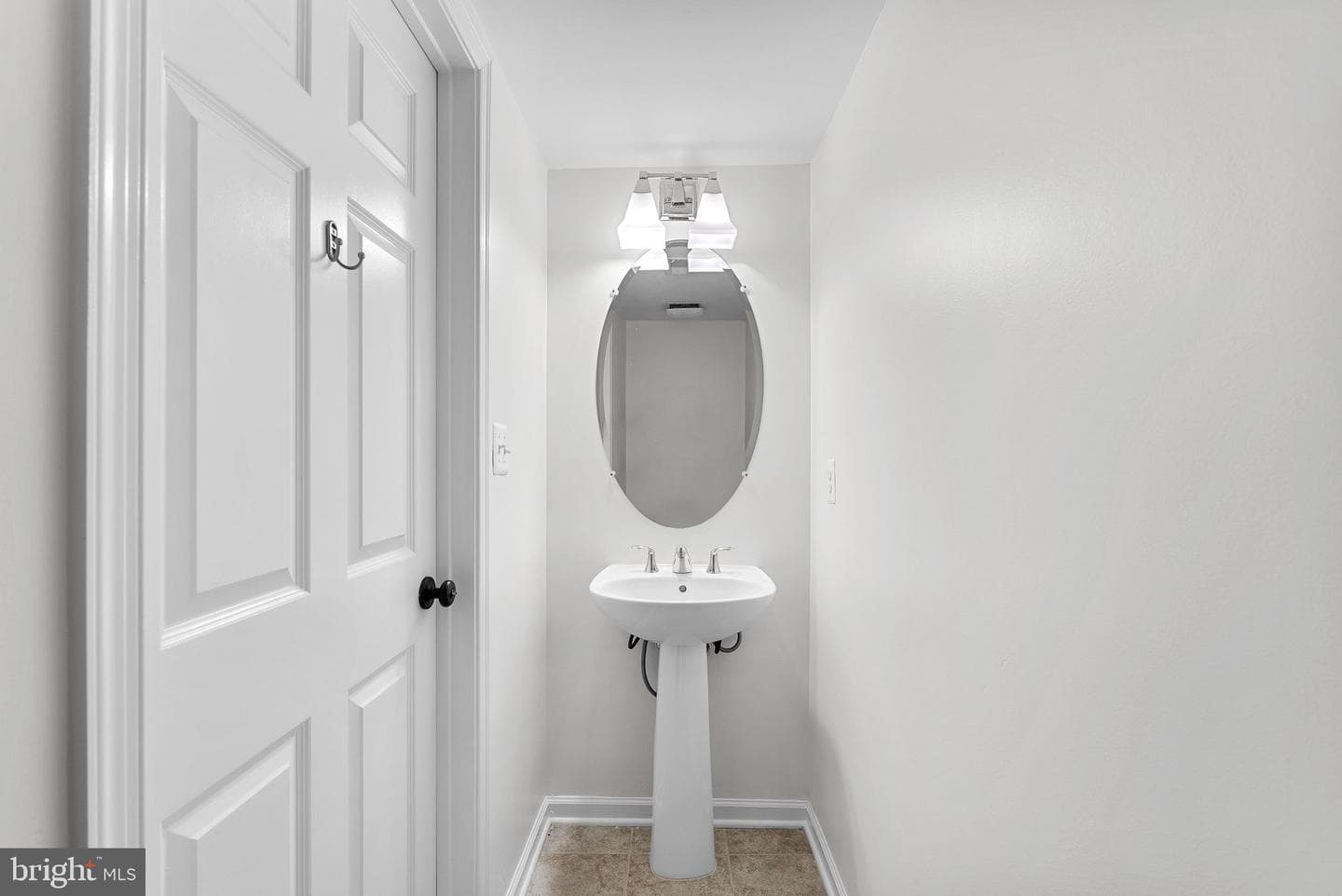 303 Dublin Square photo 32
