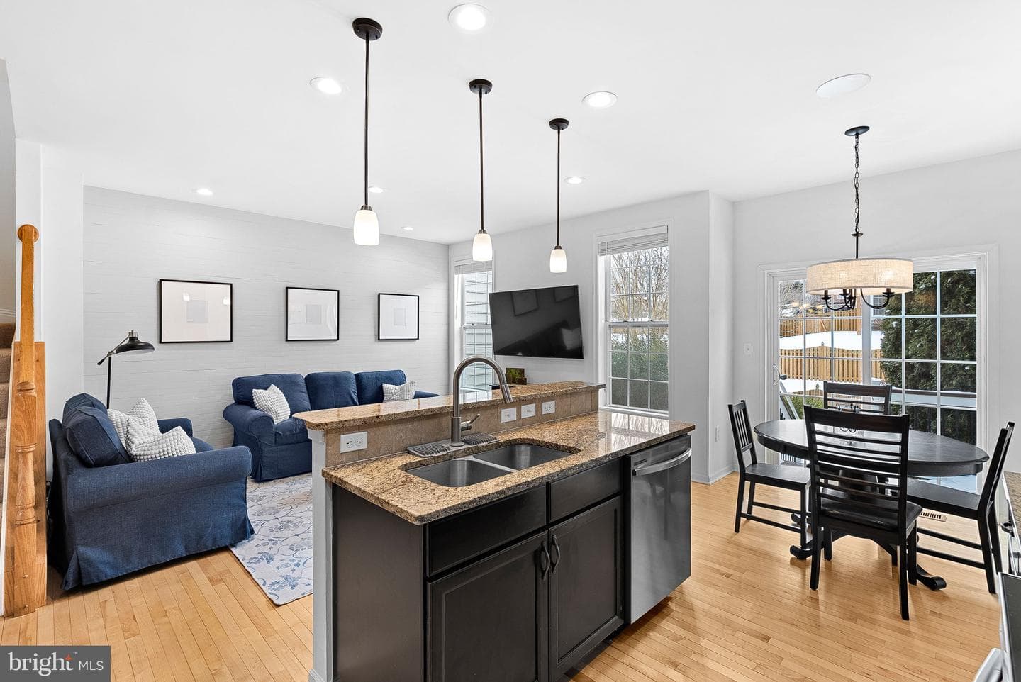 303 Dublin Square photo 7