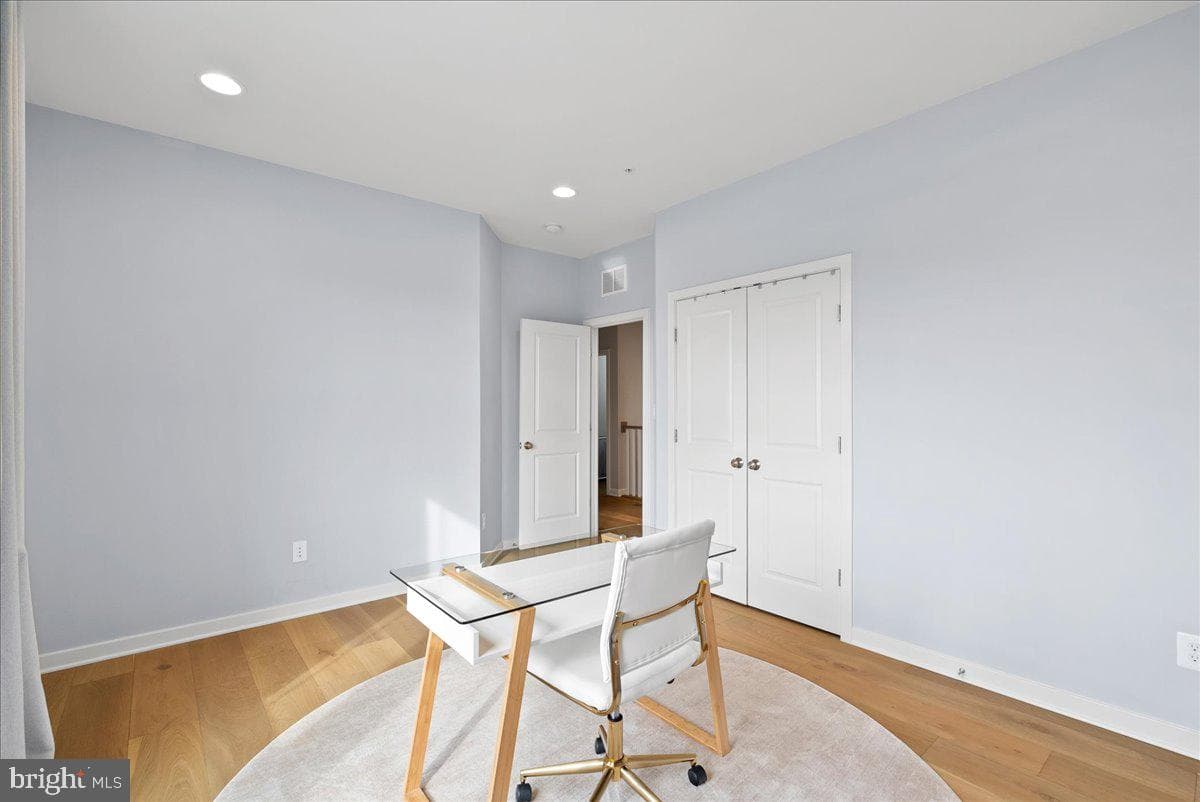 42104 Creighton Road photo 33