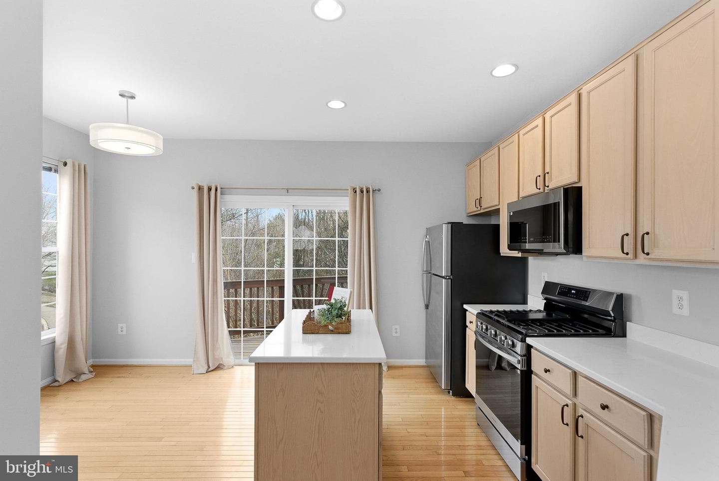 43722 Clear Lake Square photo 17