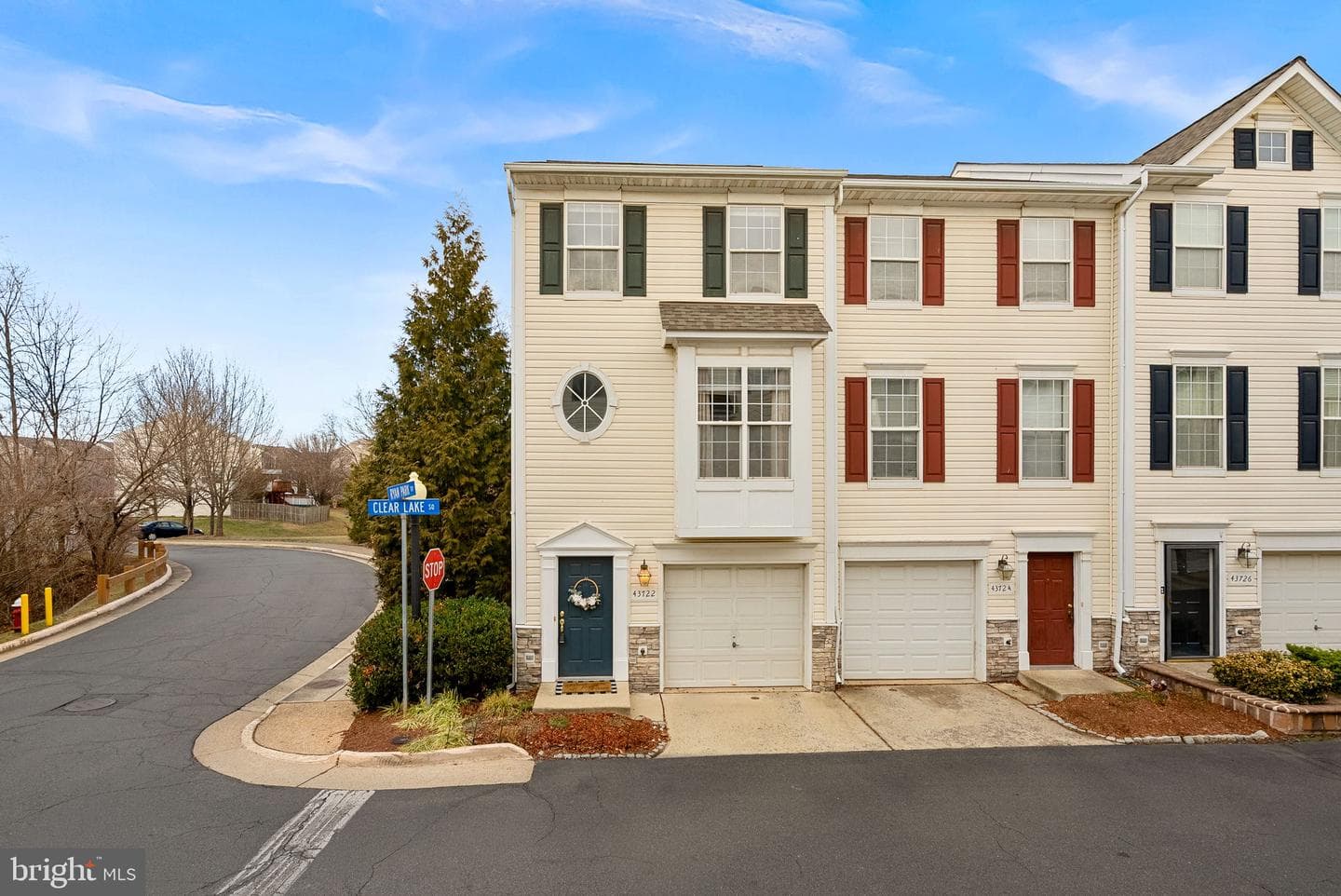 43722 Clear Lake Square photo 2