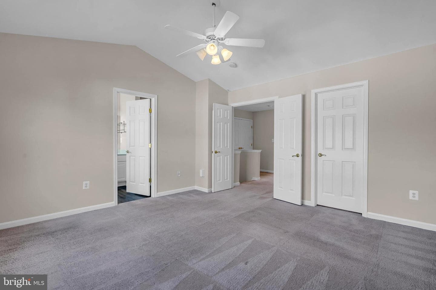 47392 Victoria Falls Square photo 14