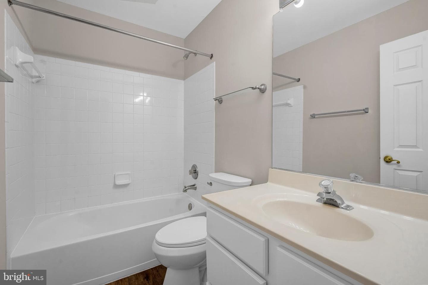 47392 Victoria Falls Square photo 17