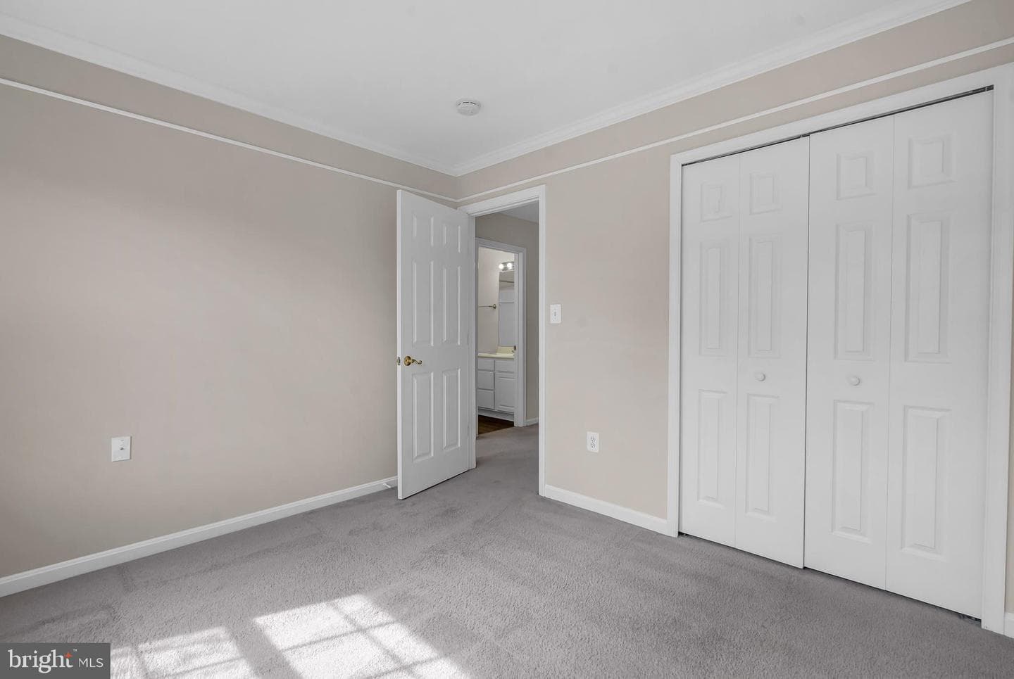 47392 Victoria Falls Square photo 21