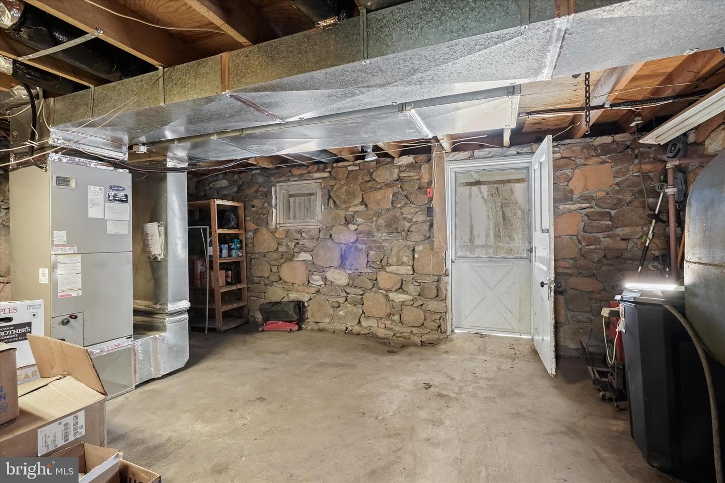 13587 Hanging Rock Lane photo 27